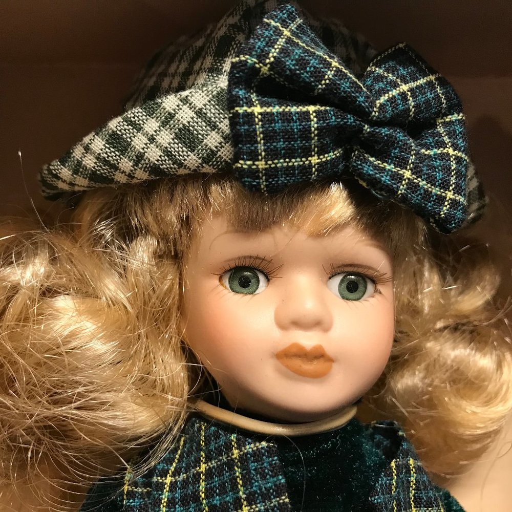BARBARA LEE Irish Porcelain Doll Paulina ☘️ - Picture 2 of 8